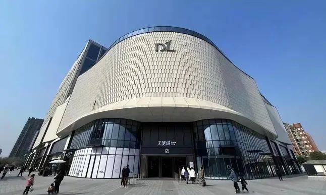 小时进不去胖东来为啥这么火？J9国际网站凌晨6点排队3(图2)