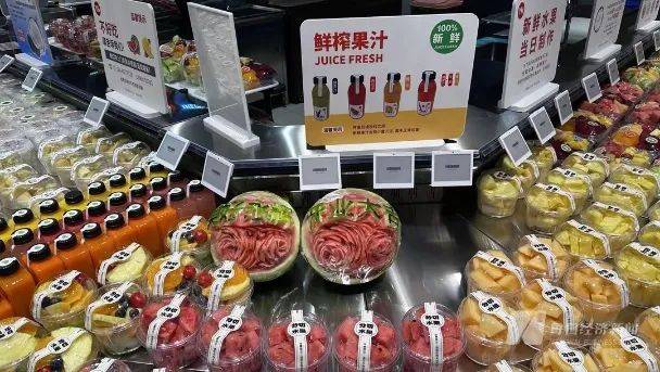 小时进不去胖东来为啥这么火？J9国际网站凌晨6点排队3(图8)