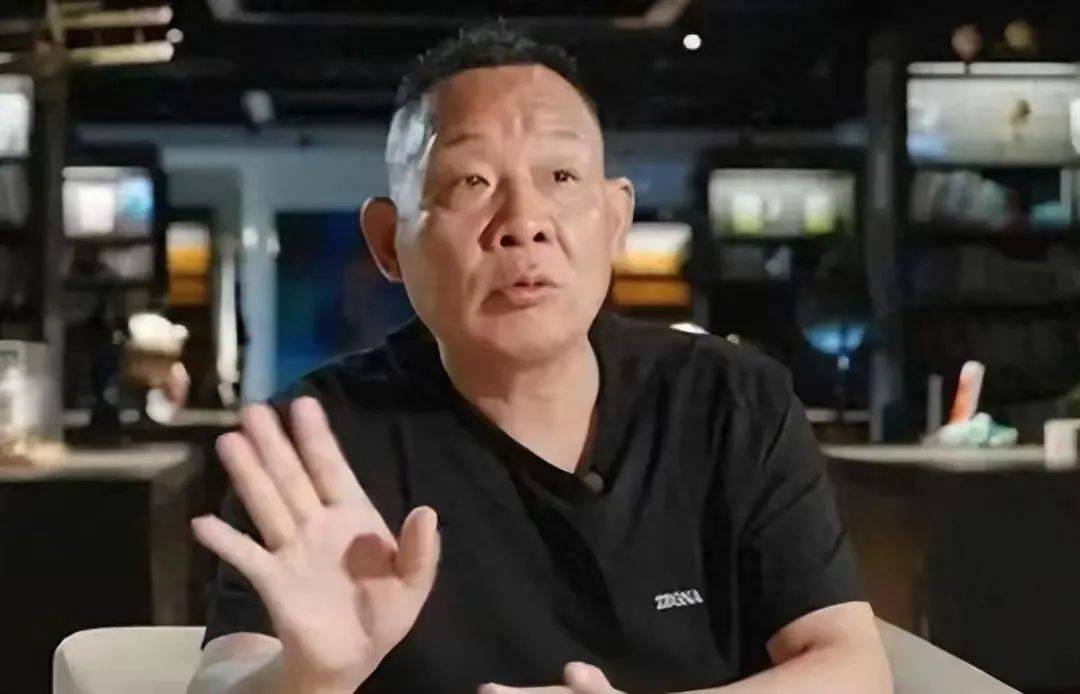 小时进不去胖东来为啥这么火？J9国际网站凌晨6点排队3(图9)